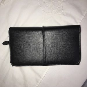 All Black Basic Design Leather Zip Around Wallet